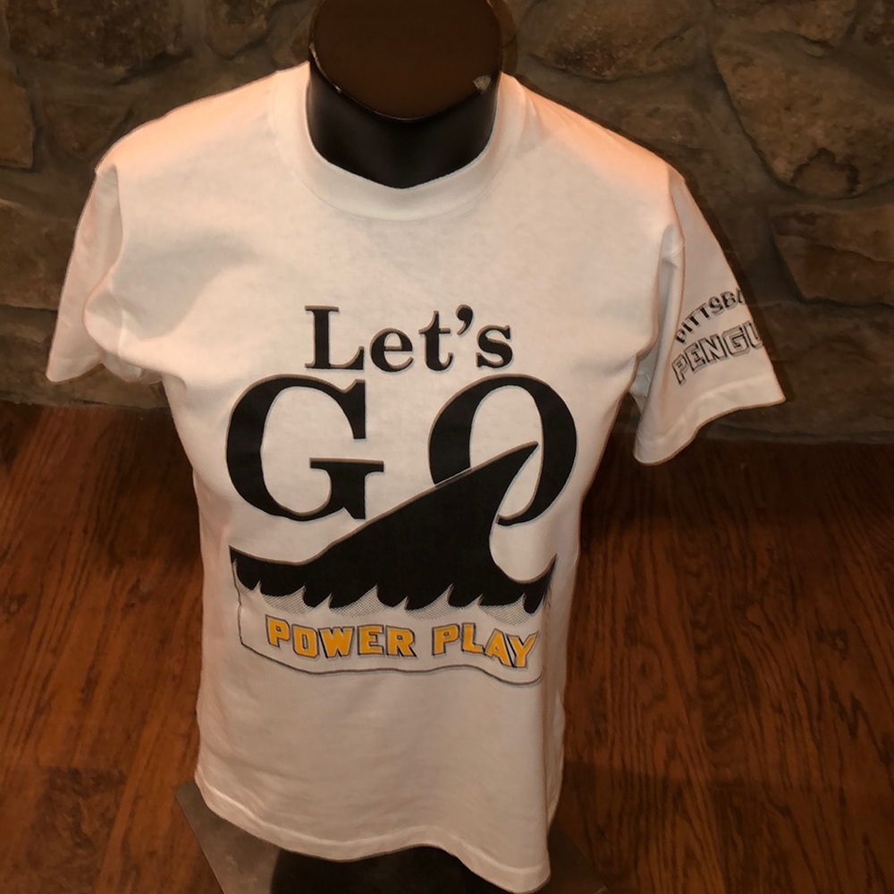 Vintage 1990s Pittsburgh Penguins T-shirt. Size L